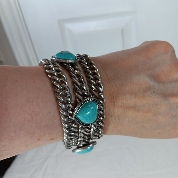 Jewelry - NWOT Silver Tone Turquoise Heart Metal Bracelet